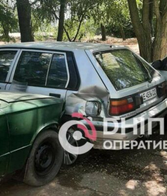 Drunk driver on «Zhiguli» caused a collision with three parked cars in Dnipro